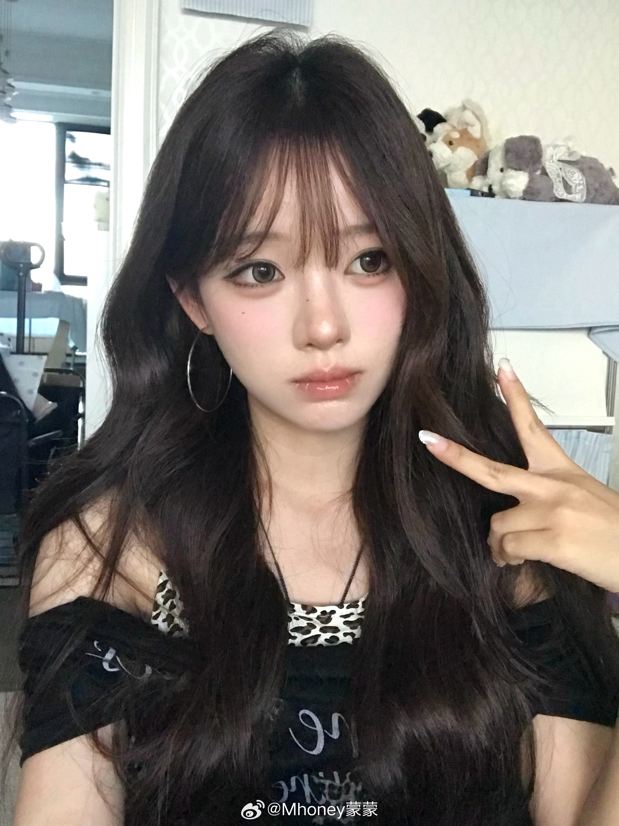久违地化了全包眼线！但感觉很久不会化了哈哈哈哈哈 
