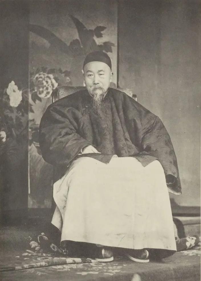 晚清重臣李鸿章，日本摄影师小川一真1895年5月3日拍摄于日本马关，此时的李鸿章