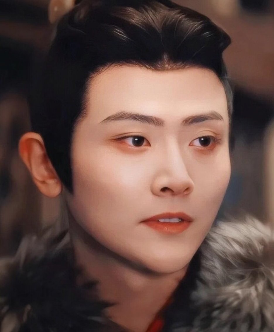 《折腰》：魏俨情愫引波澜，魏劭怒护小乔 《折腰》中，魏劭与小乔历经血仇，感情升温
