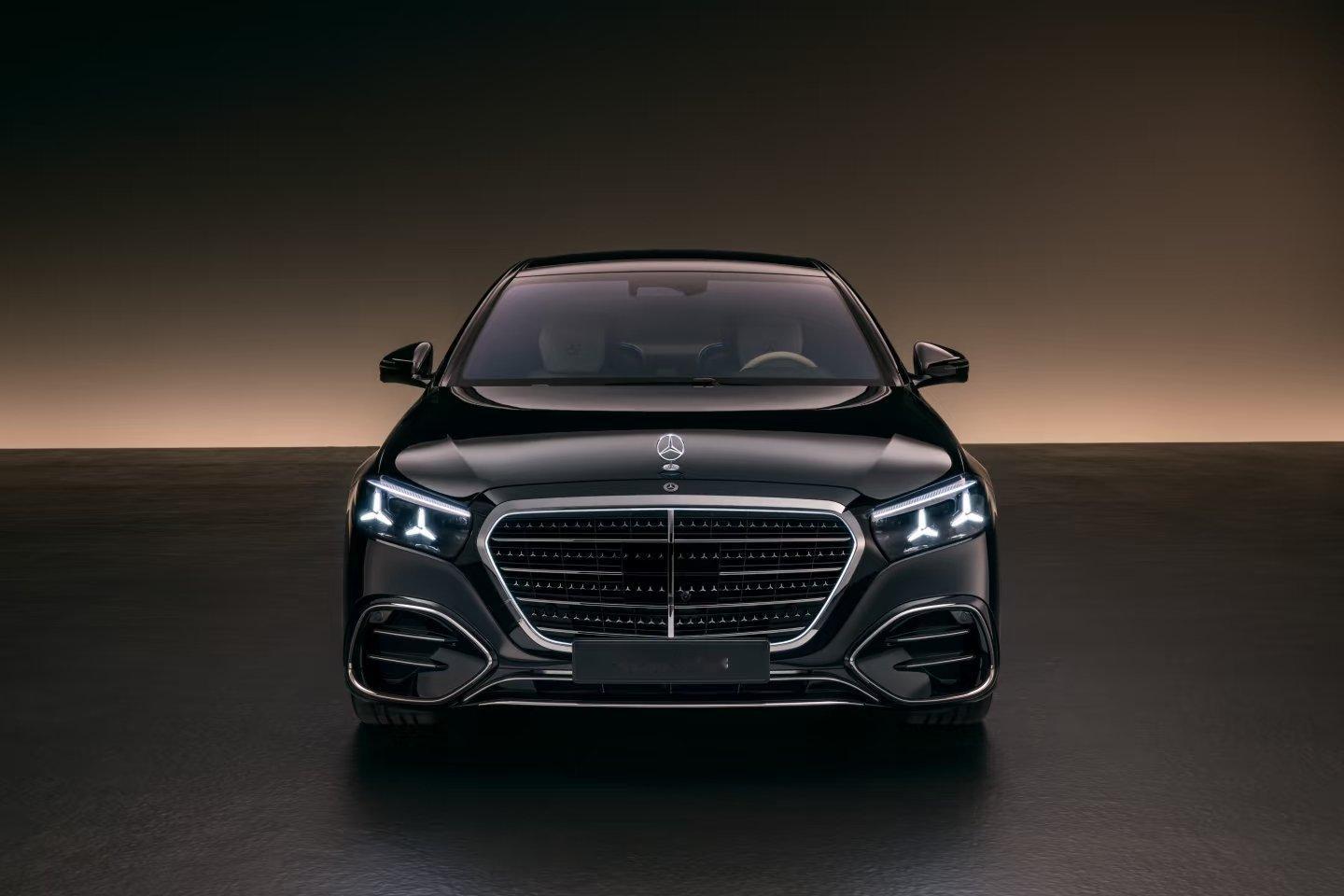 今天2026款奔驰S级上市，属于中期改款。如今奔驰S级卖不过迈巴赫S级，2025