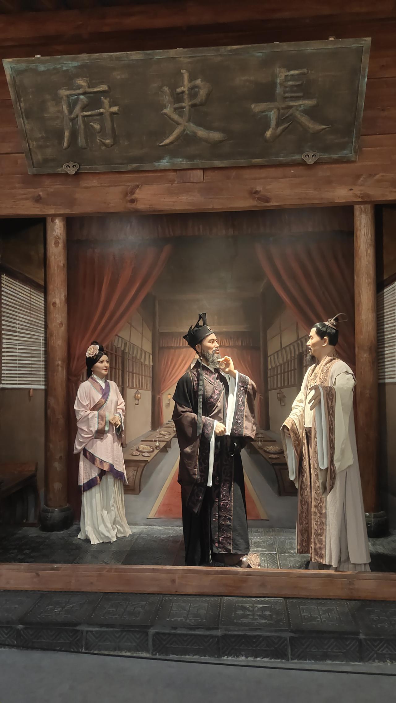 我在乌鲁木齐博物馆，漫步历史的长廊，穿越时空的界限，目光被眼前栩栩如生的场景牢牢