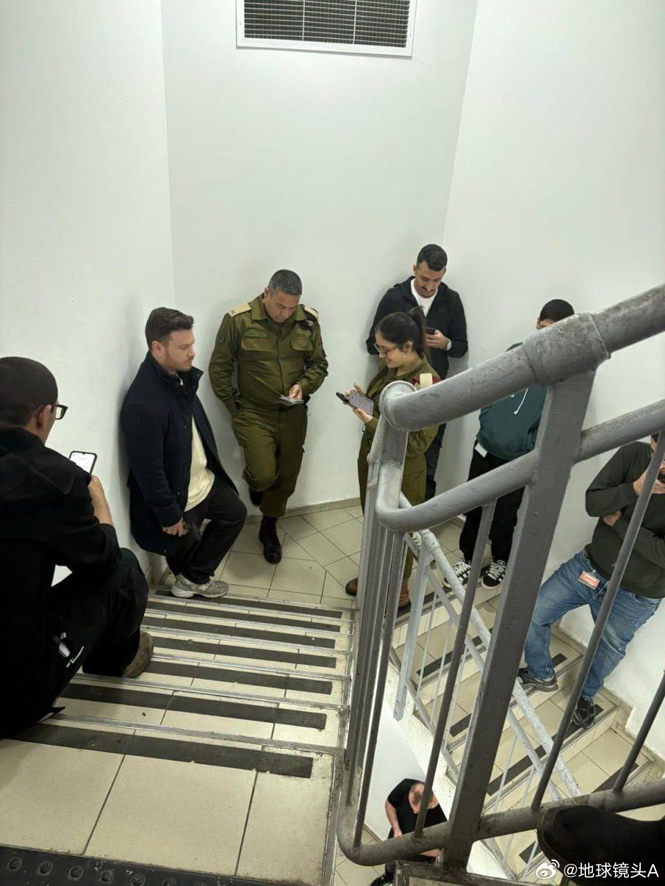 伊朗提出停火条件 稍早前，特拉维夫响起警报时，以色列法西斯军队发言人艾薇・德夫林