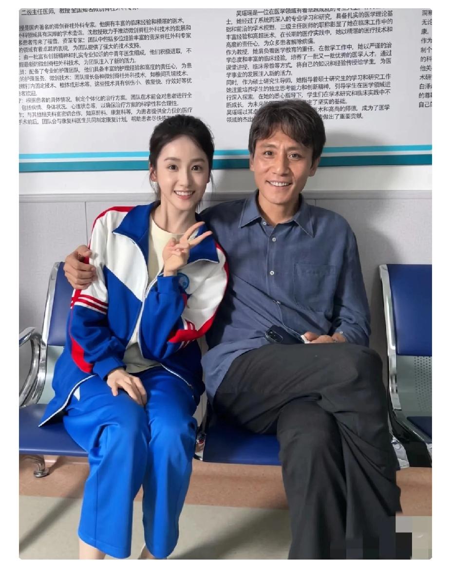 不得不说，岁月果真不饶人，一转眼男神也变成了小老头！[捂脸]