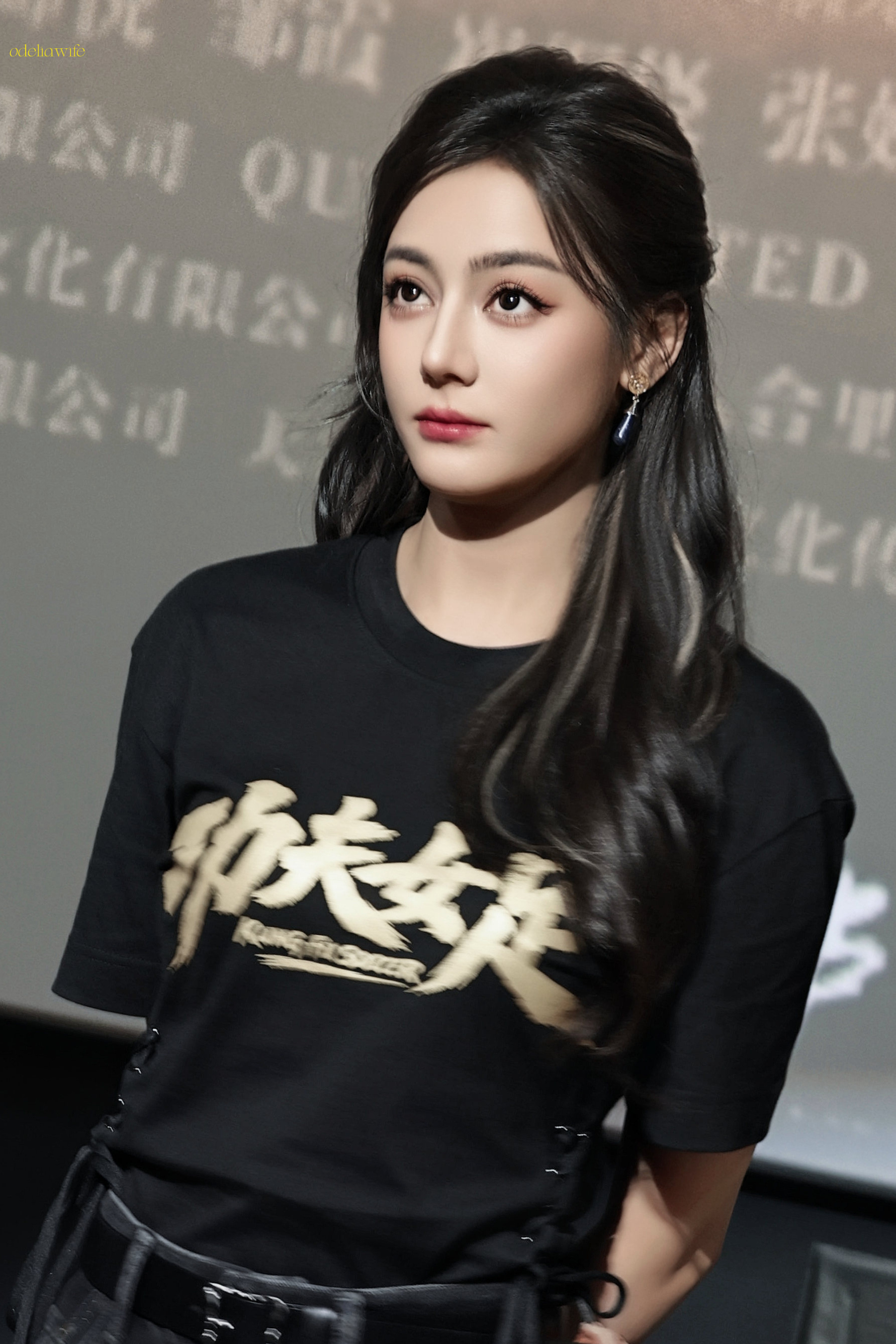 迪丽热巴路虎卫士全驭代言人迪丽热巴 dlrb 热巴开卫士 dlrb 迪丽热巴卫蓝