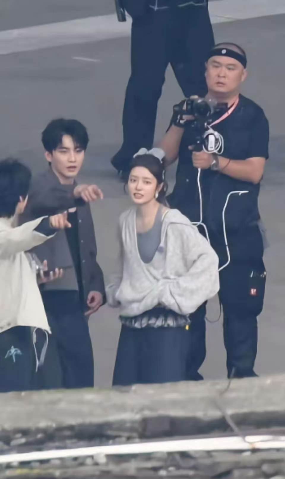 徐若晗拍的陈鑫海徐若晗拍的陈鑫海氛围感拉满，画面又暖又好磕，这对颜值搭档同框一定