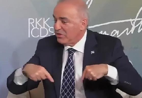 "唯一能帮助我们推动变革的东西，或者说，它很可能导致一些社会动荡，并最终导致政权