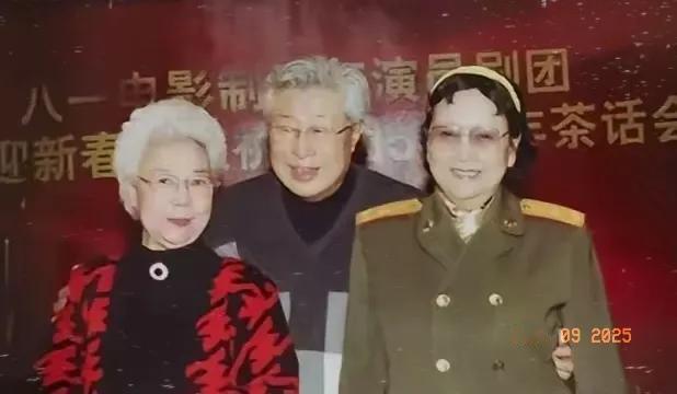 三位健在电影表演艺术家，田华、王心刚和王晓棠，平均年龄95岁。