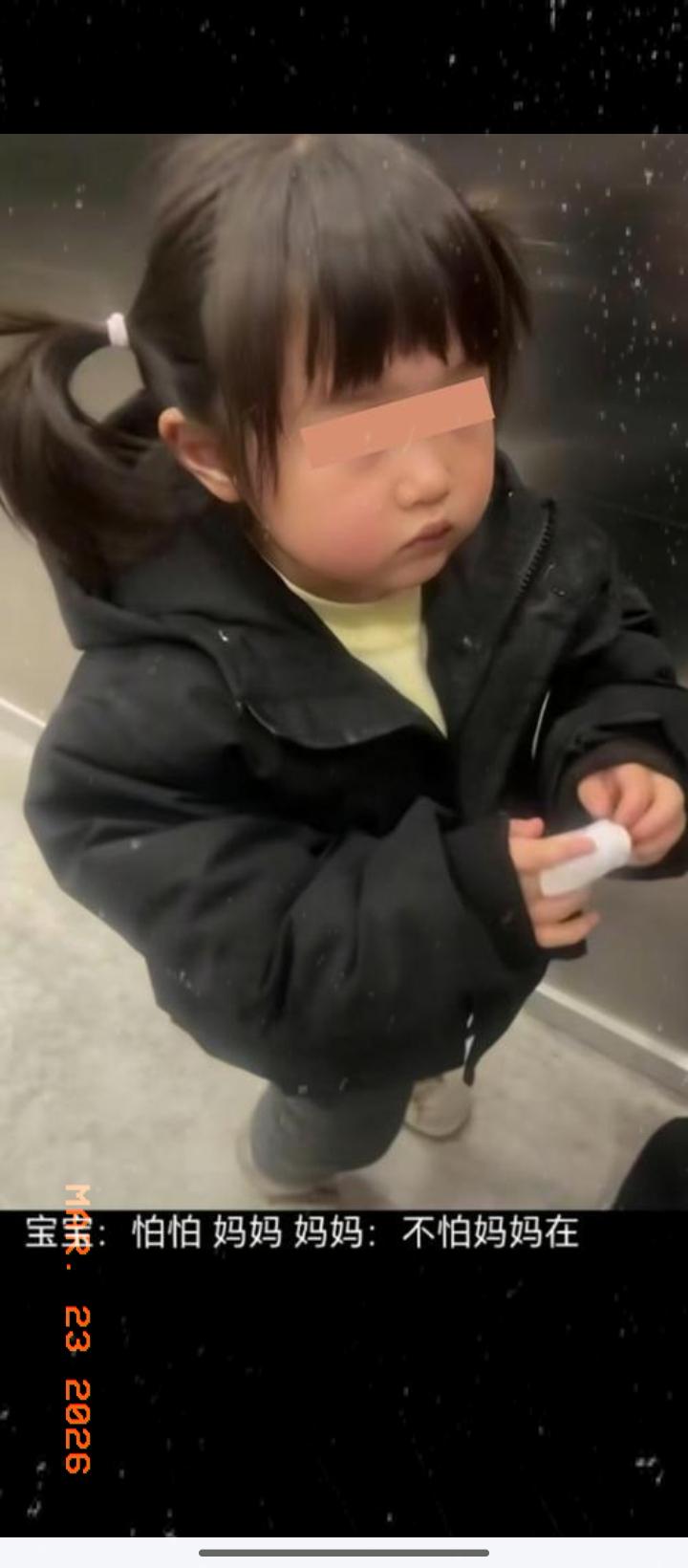 真是大快人心！安徽六安打孩子女子被拘留了，当她打孩子10分钟后带领着亲戚朋友进店