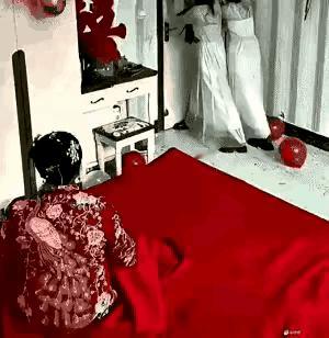 这种接亲的方式让人耳目一新，动作如此丝滑流畅，看来事先是有过剧本的，也应该搞过练