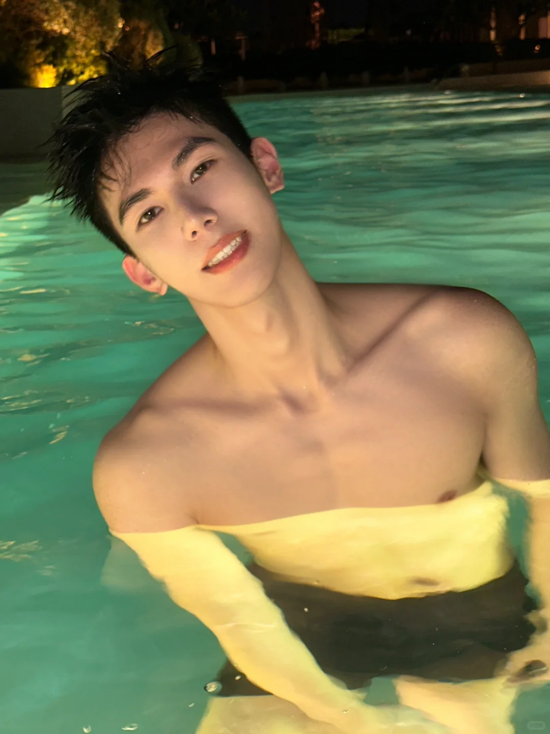 夏天就该去泳池🏊