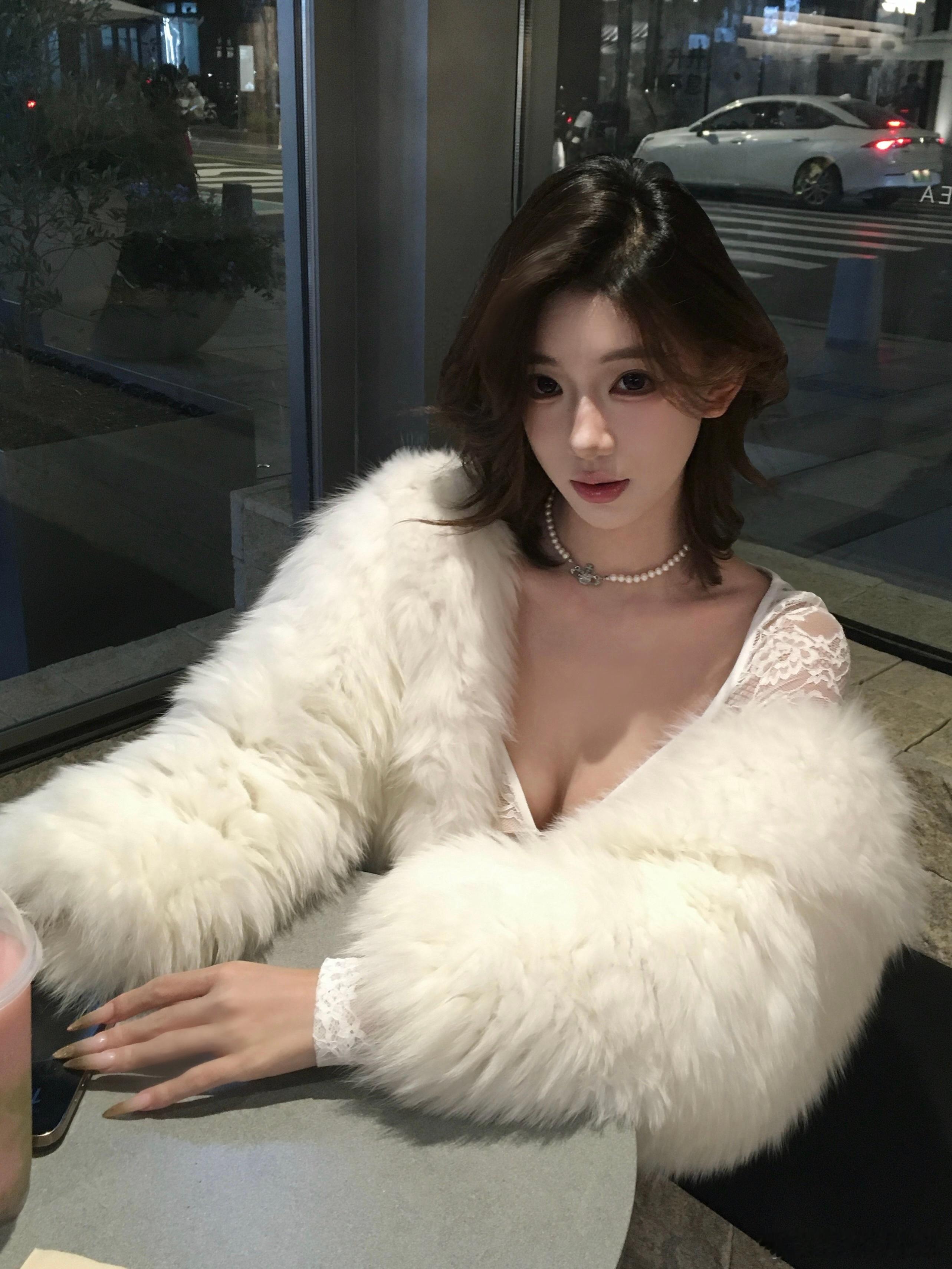 又短发体验卡了 过几天再接回来 让我头皮清爽两天 我的🐻是胸贴挤得不是do的 