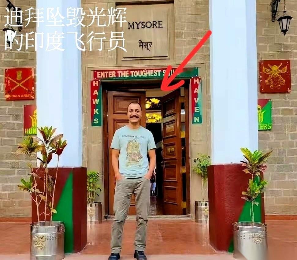 自家飞机在迪拜摔了个底朝天，全世界的镜头都快怼脸上了。
我以为下一步是检讨，是反