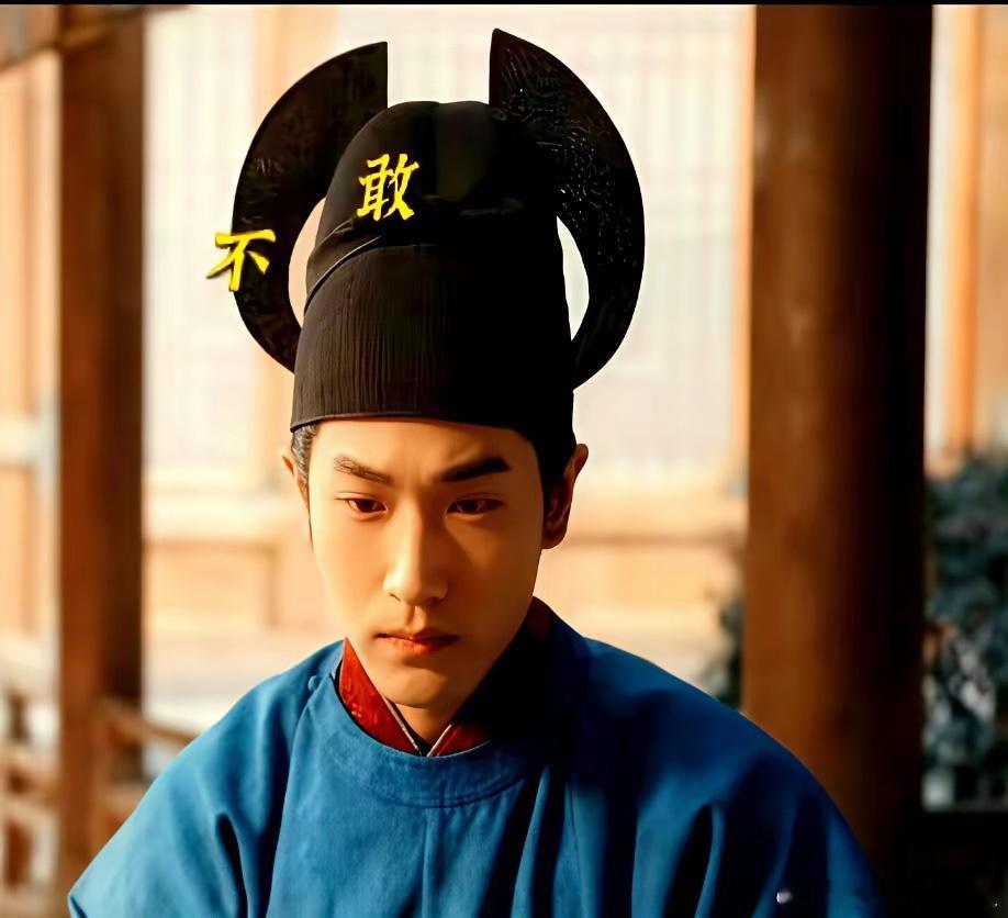 亲儿子37岁暴毙，养子却被他托付江山。吴越王钱俶的亲儿子钱惟濬，一出生就是世子，