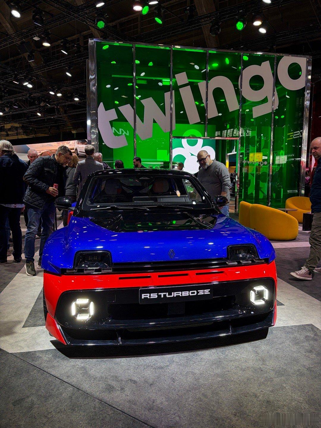 雷诺这小车看着挺讨人喜欢的 