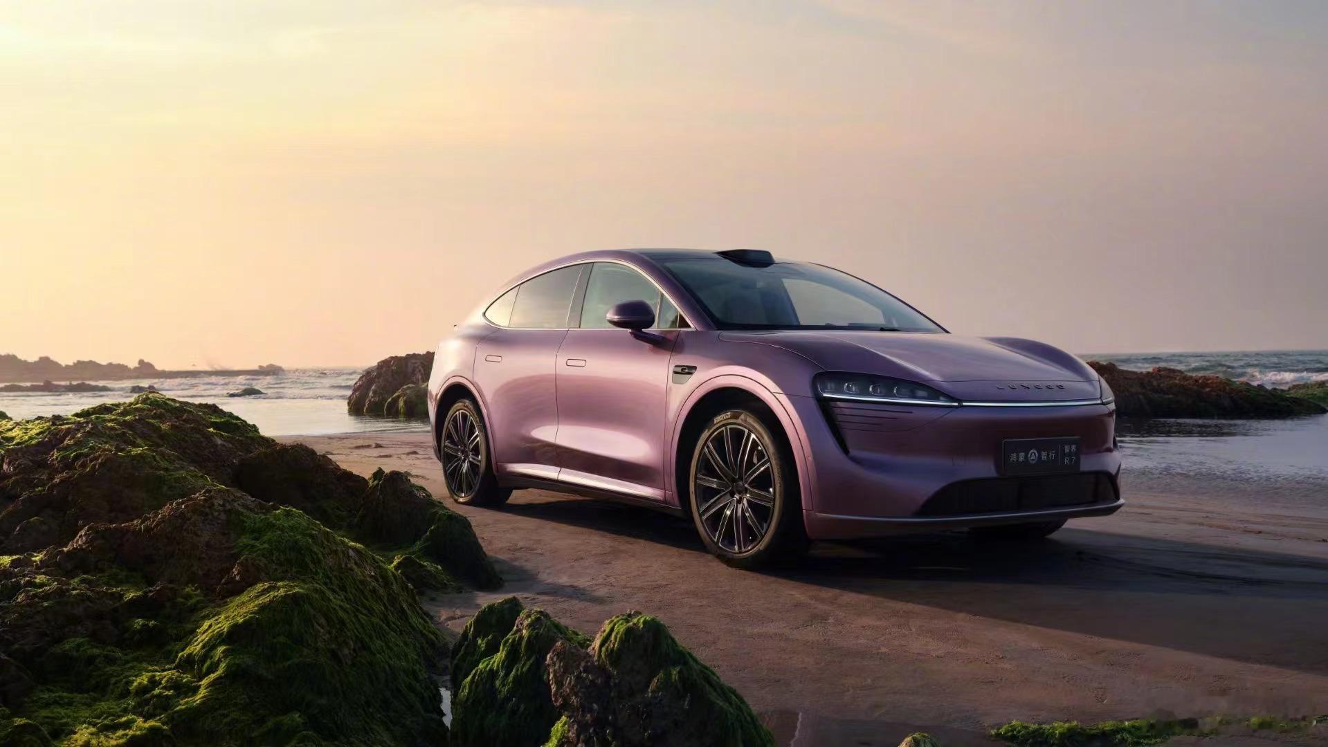鸿蒙智行系列的首款SUV Coupe——智界R7今天也被余承东预告了，从定位来说