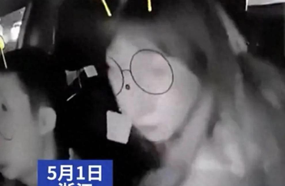 要求网约车司机中途改道遭拒，竟然直接上手抢司机的方向盘，浙江的这起交通事故真的是