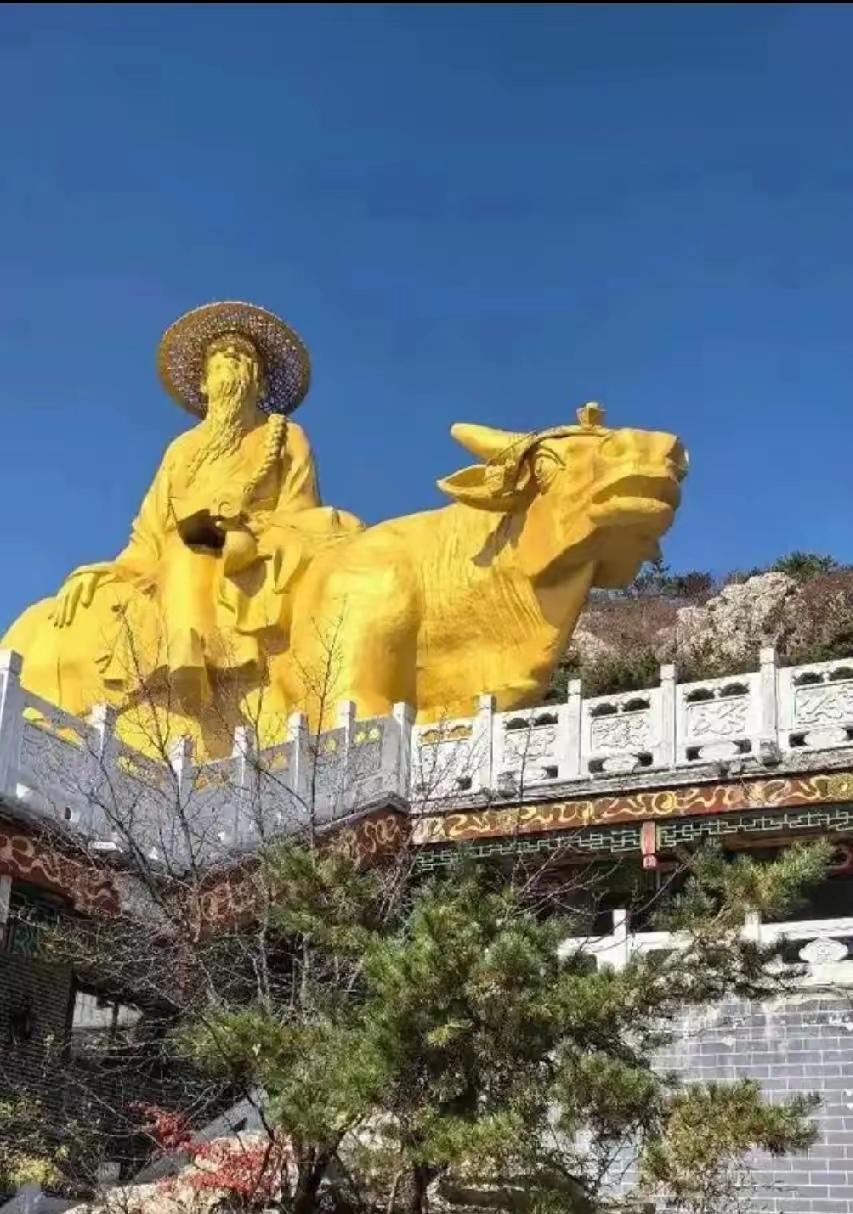 当老子雕像都要把发型改成“辫子”时，这种行为对华夏民族来说很难称得上“尊重”。