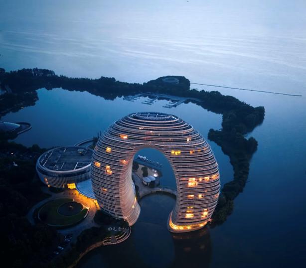 湖州十大富豪财富密码：从濒临破产到创造880亿财富的惊人逆袭！
湖州这座位于太湖