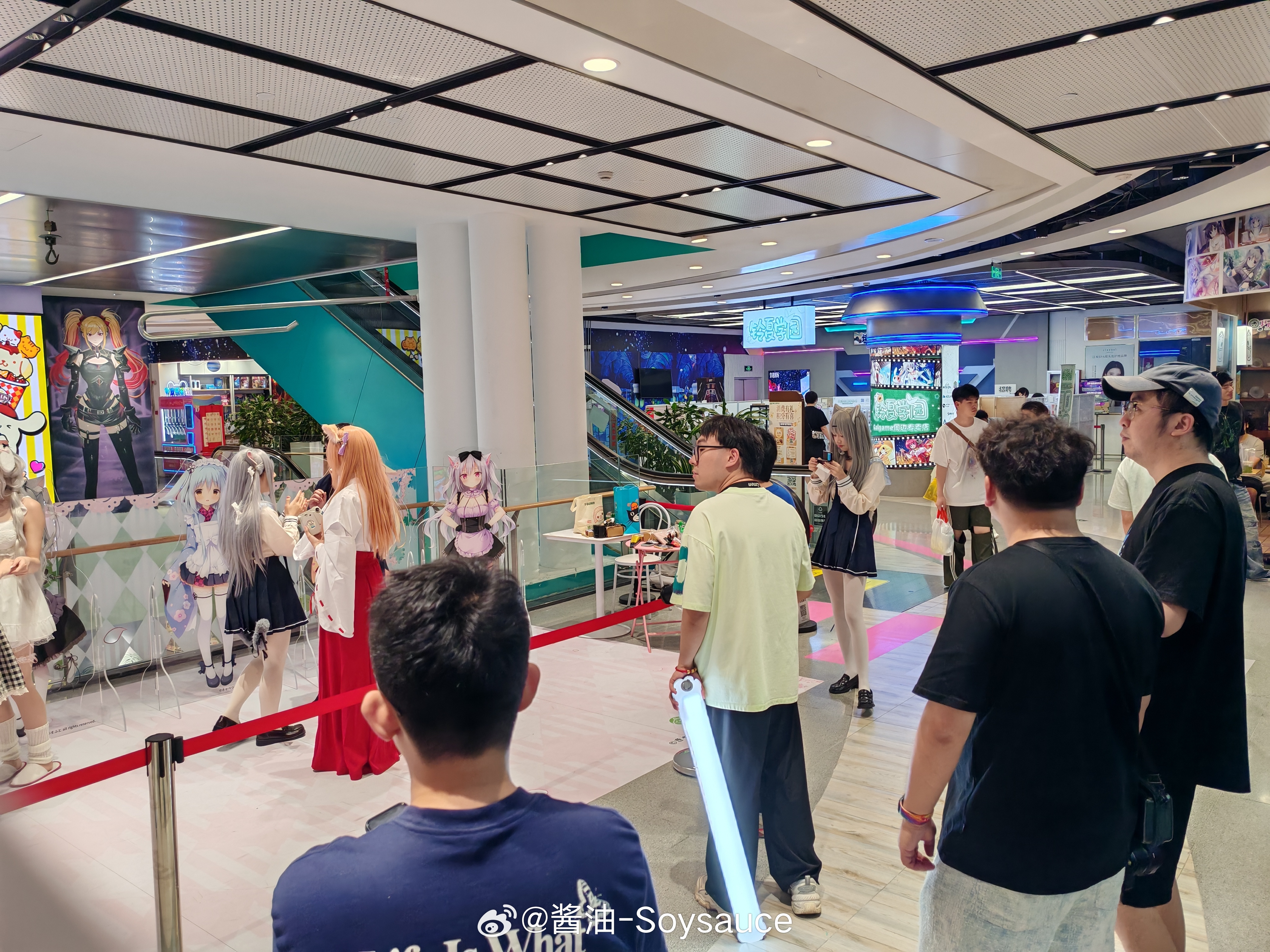 排着排着队跑去六楼了 