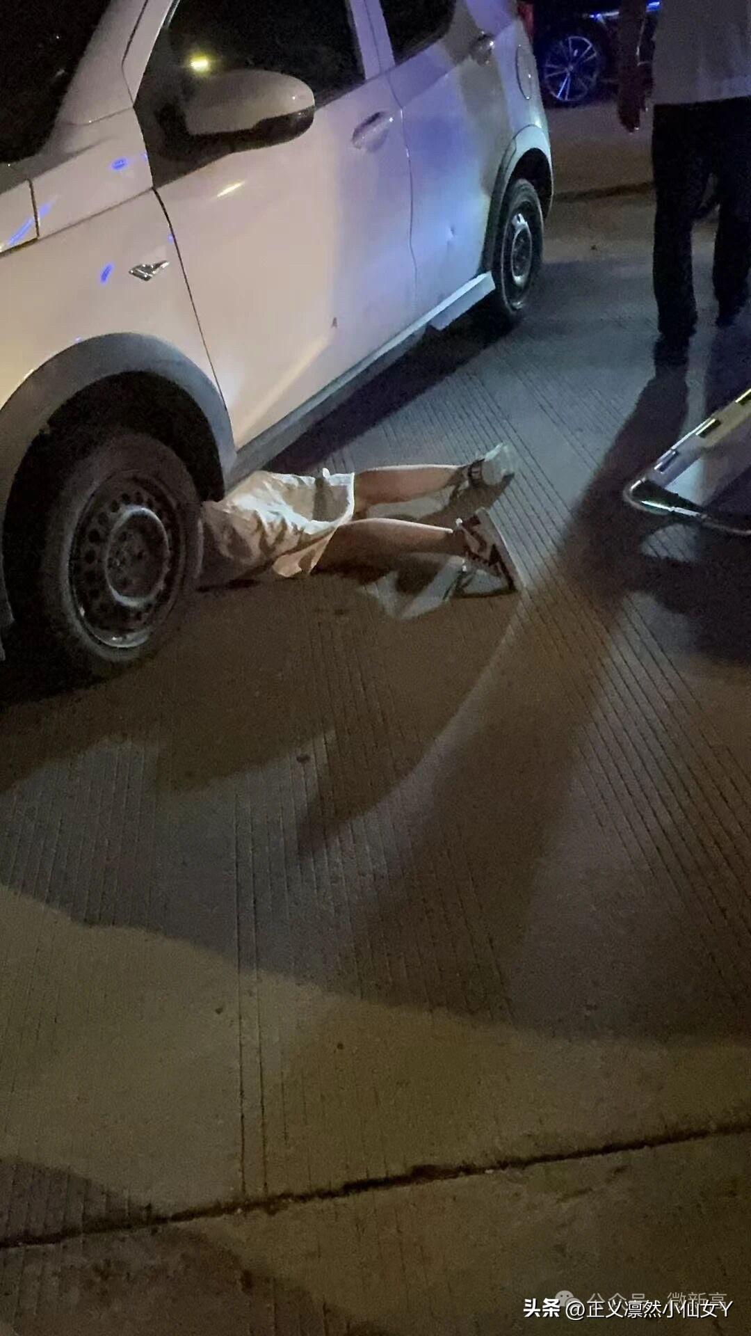 ‼️‼️近日，在医药高新区凤凰街道的凤凰三居苑附近发生一起令人揪心的车祸，一辆白