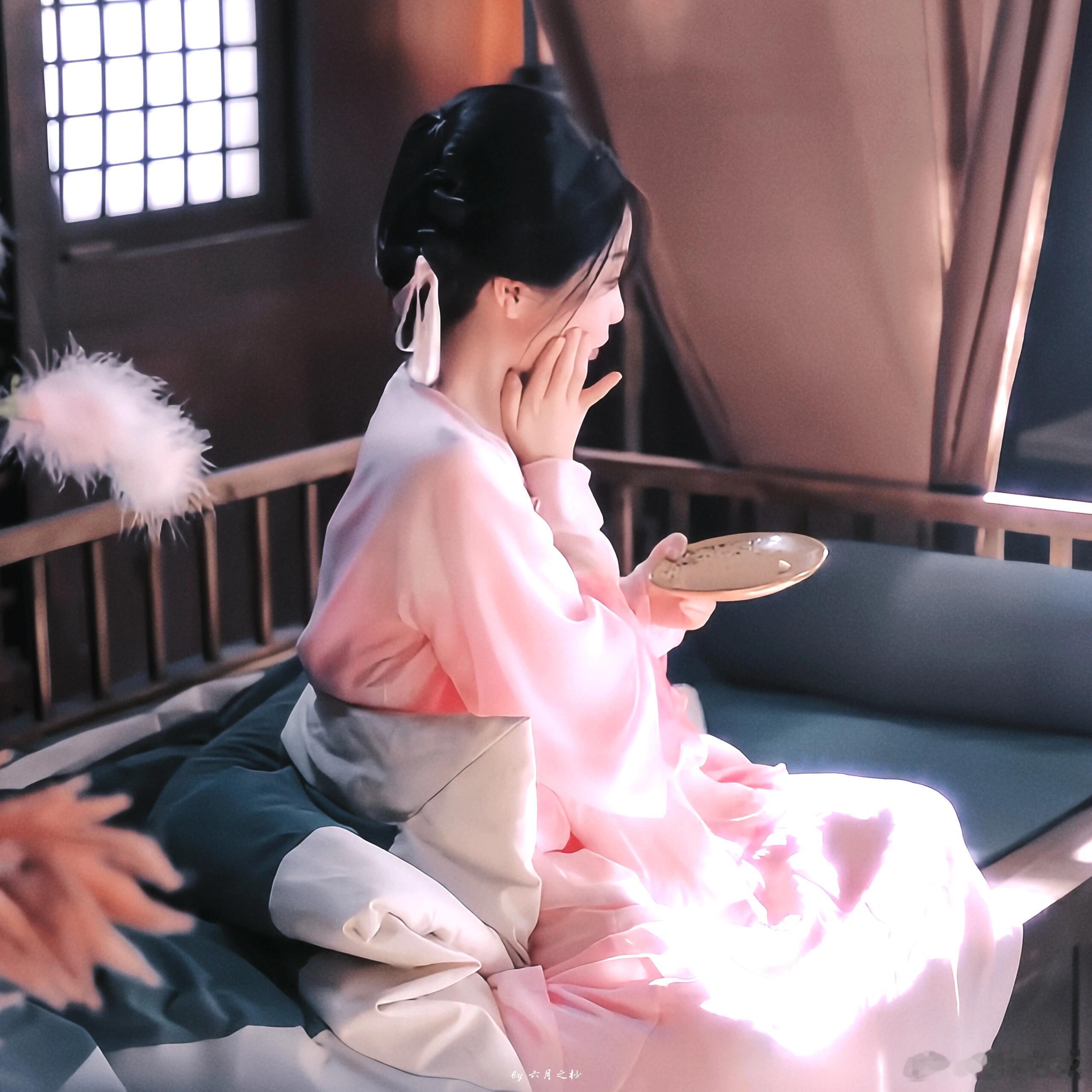 #虞书欣凌妙妙粉色垂耳兔#虞书欣凌妙妙粉色垂耳兔，可爱爆棚，太有灵气了，我们小星