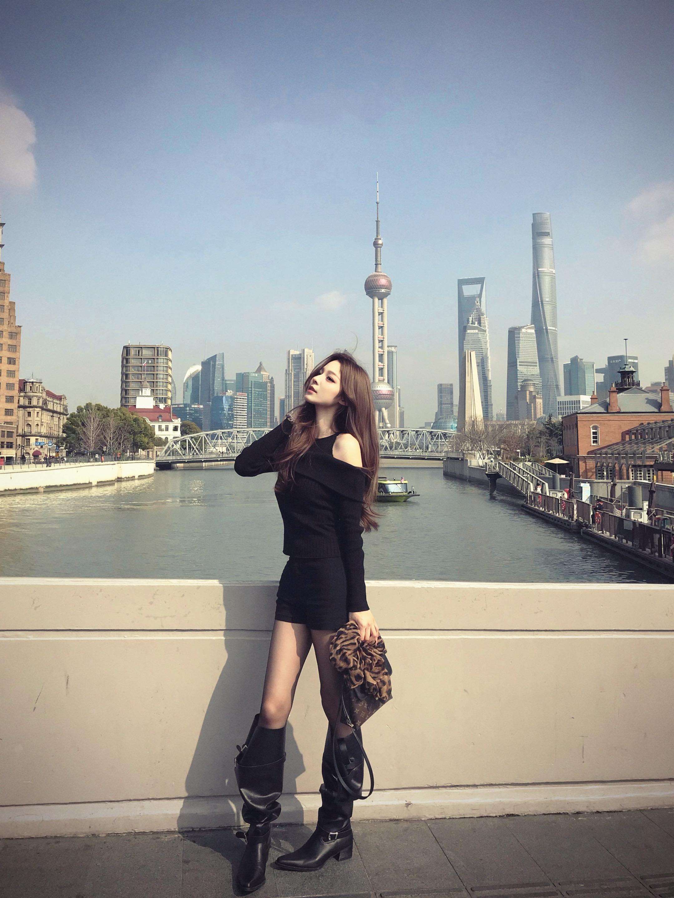 女孩你别太天真 没人会一直爱上纯粹的你 每个人都在衡量你的价值