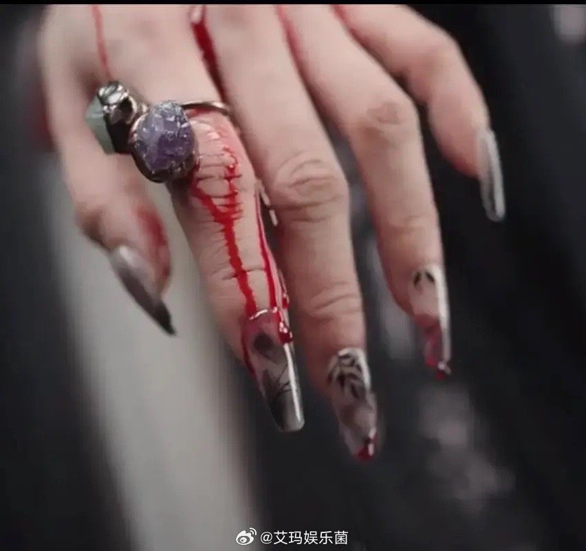 刘诗诗的手还挺有特色的哈哈哈 ​​​