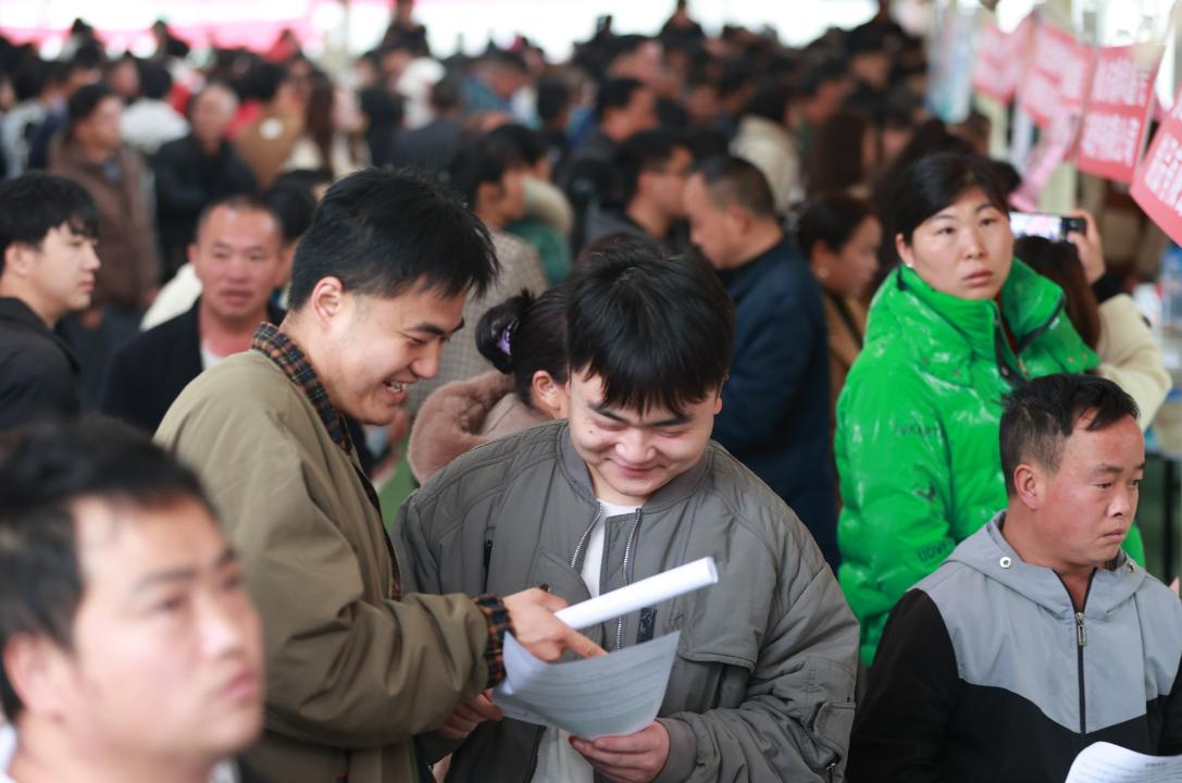 我希望大家明白，就业是民生之本，这句话永远都不会过时！

好多人一直说要鼓励生育