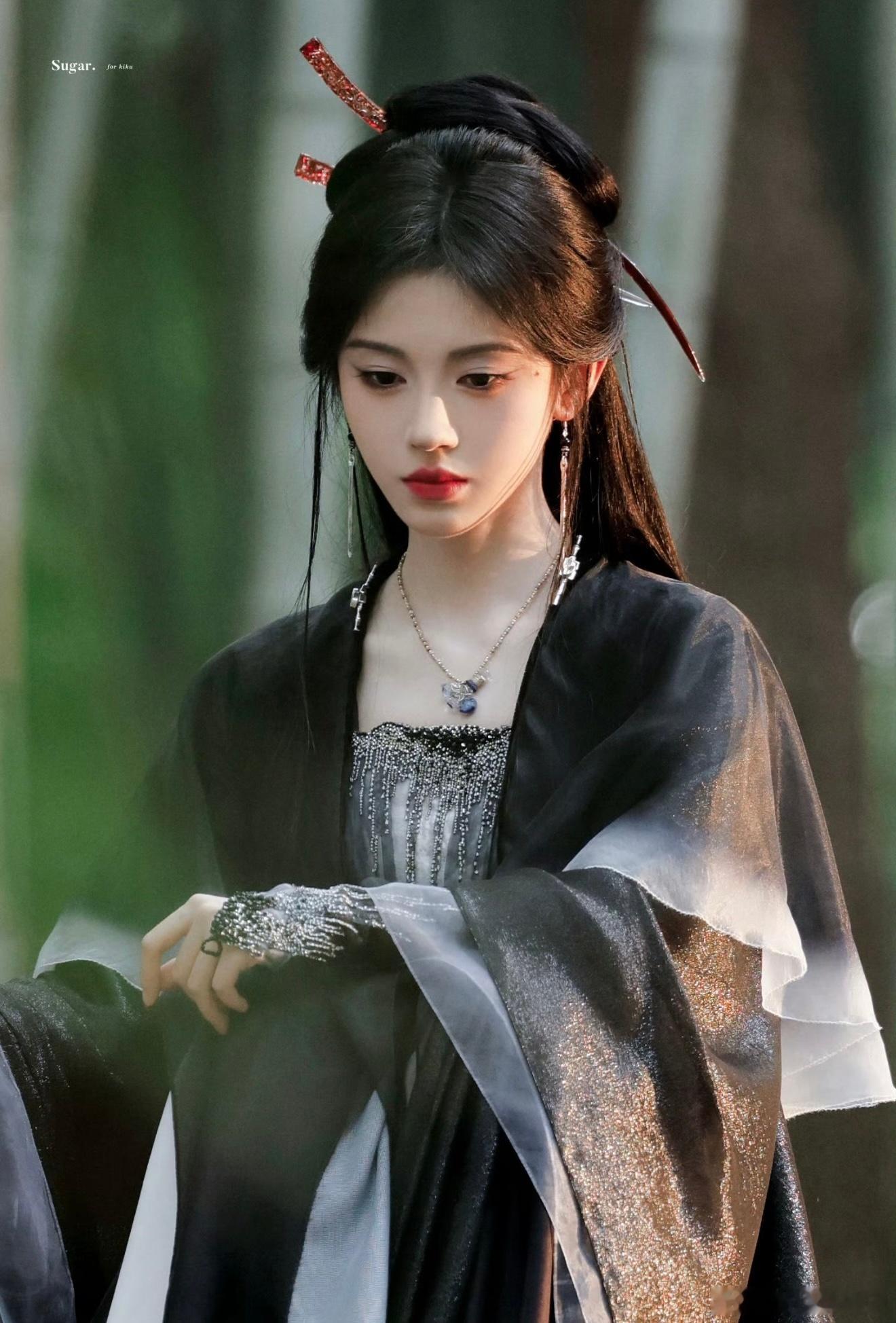 鞠婧祎让剧粉和歌粉都满意了爱上鞠婧祎是我的宿命，完全就是演员和歌手全面开花，看到