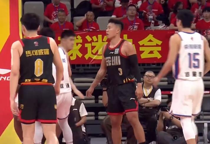 超五成命中率投中20记三分，贺希宁、王浩然再砍20+，深圳男篮大胜天津豪取四连胜