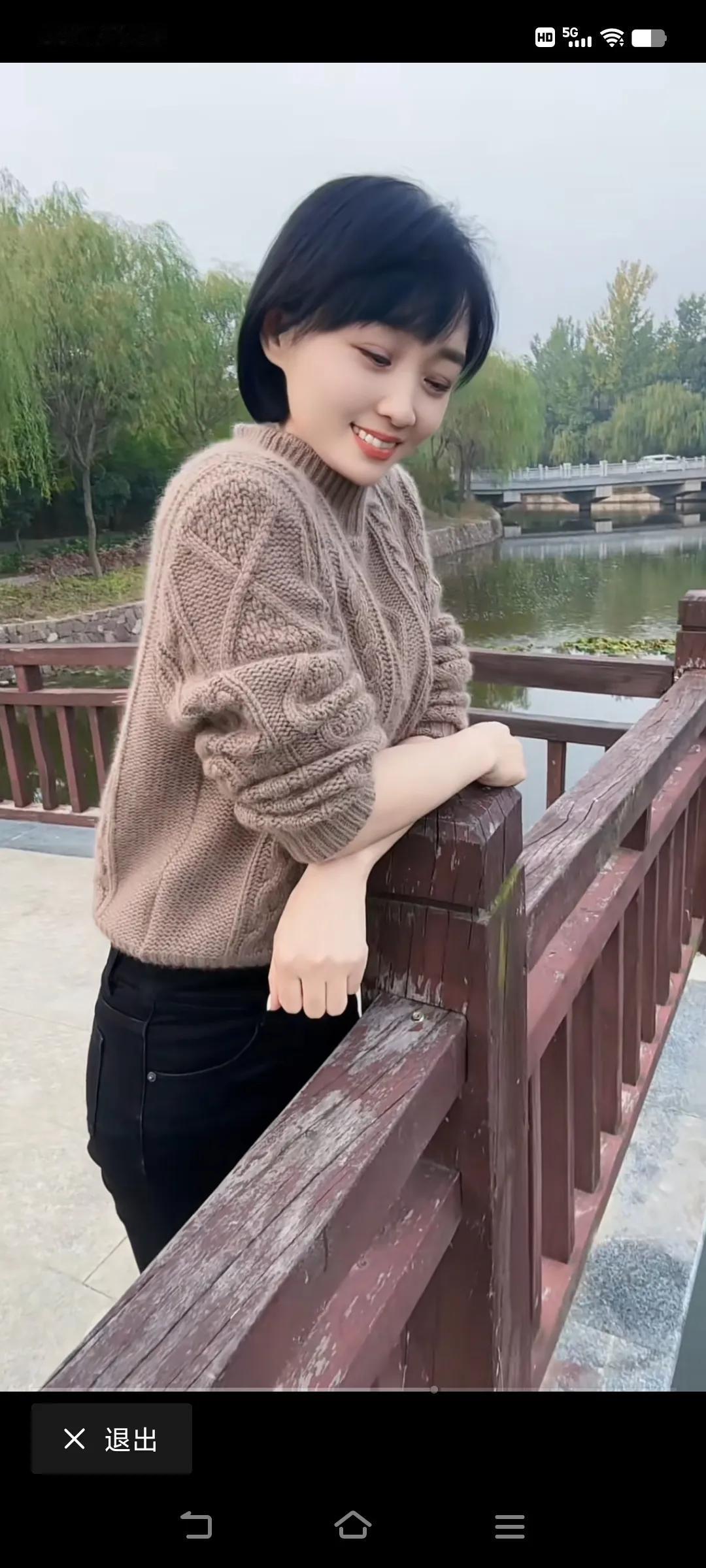 今天偶尔想到了一件开心的事，哈哈，不想告诉你！#甜妹儿😂# #爱笑的姑娘☔️#