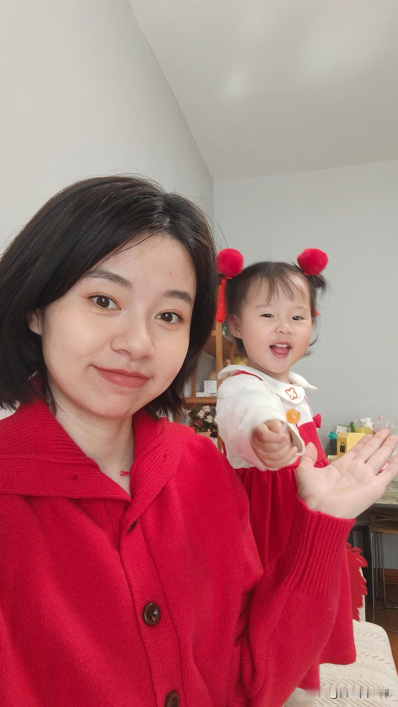 今年是离婚的第一年
也是我和女儿第一次在出租屋过年
女儿很想他爸爸，我原想让她爸