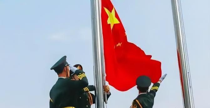 新加坡《联合早报》12月24日发文认为，圣诞节前夕，中国多地校园再次响起拒绝过洋