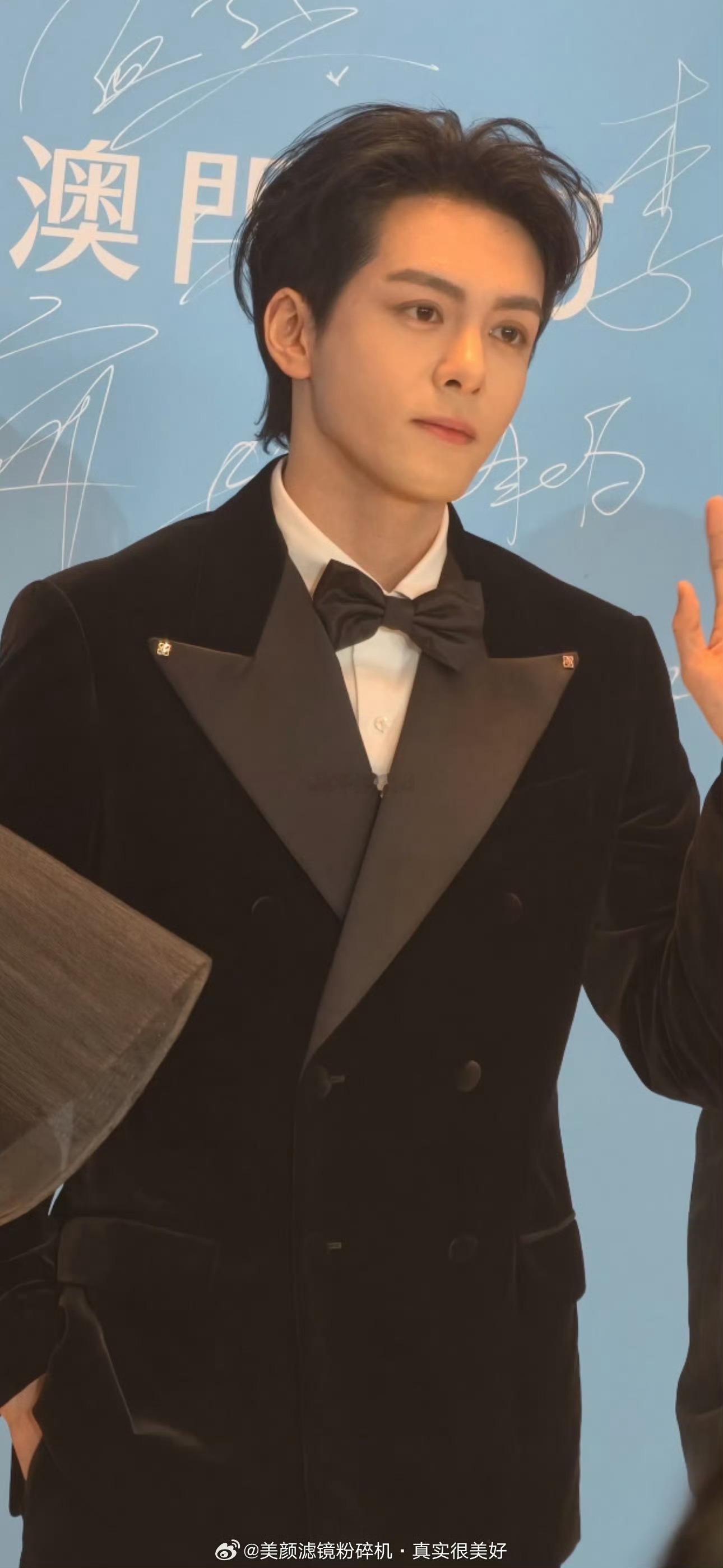 来看看曾舜晞生图，真挺能打 