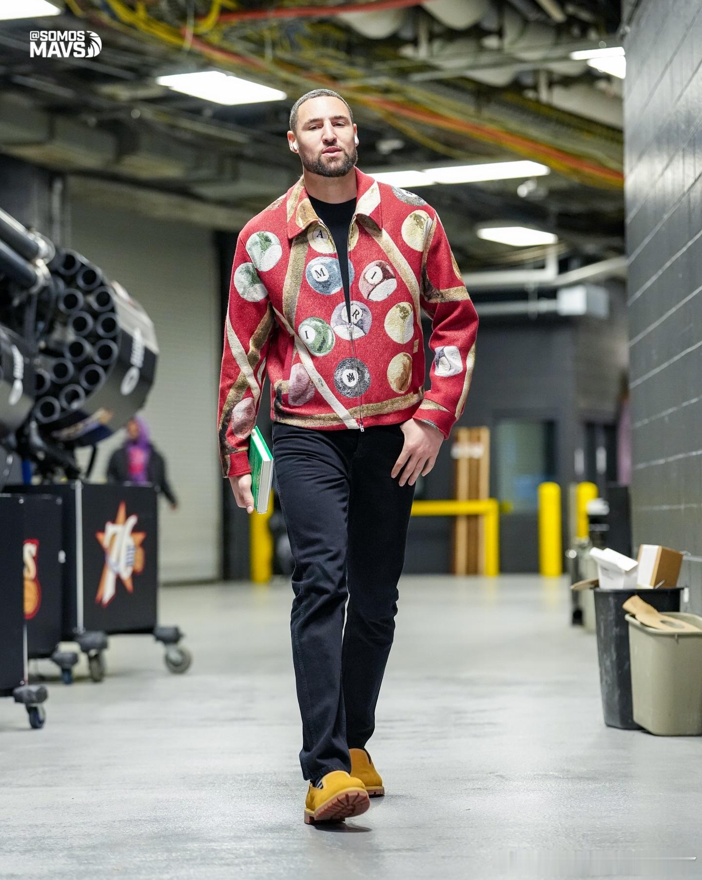 常规赛第2️⃣9️⃣场 独行侠客场对阵76人你汤的球员通道汤黑们醒醒啦，老汤今天