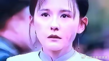 昨晚蹲央视八套黄金档，追《灼灼韶华》刚开一集就给我整精神了！​开场街上直接乱成一