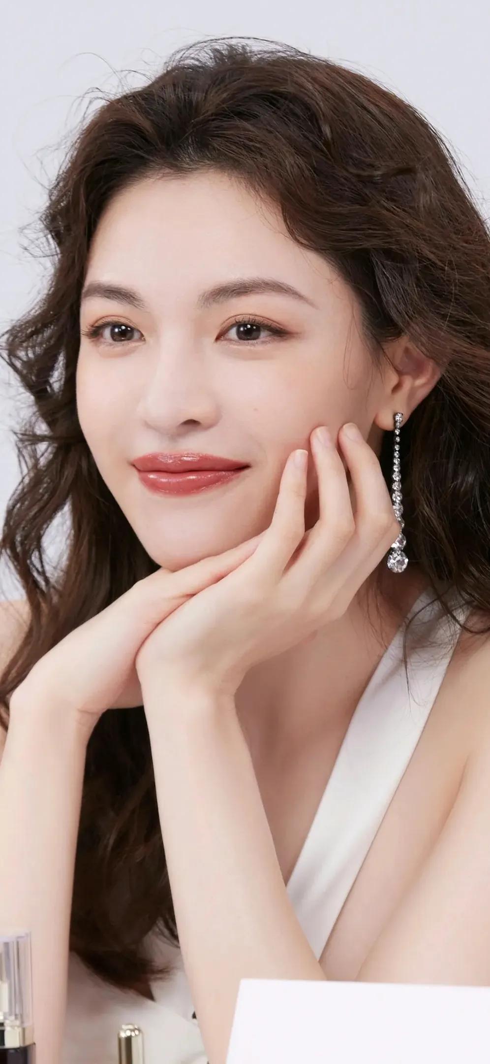 第20微钟楚曦：春晚最会扭三人组之烈焰红唇
为爱发电！小雅上线，必属精品！

钟