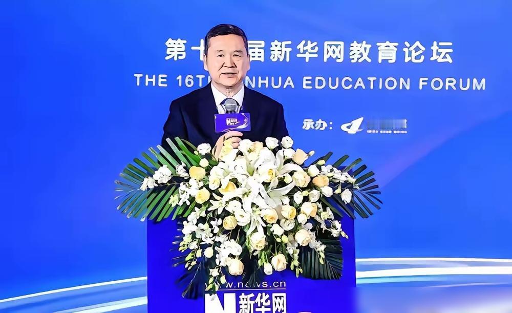 中央最近亮剑了，十五五规划直接把“遮羞布”扯了下来。5000万大学生，满大街的本