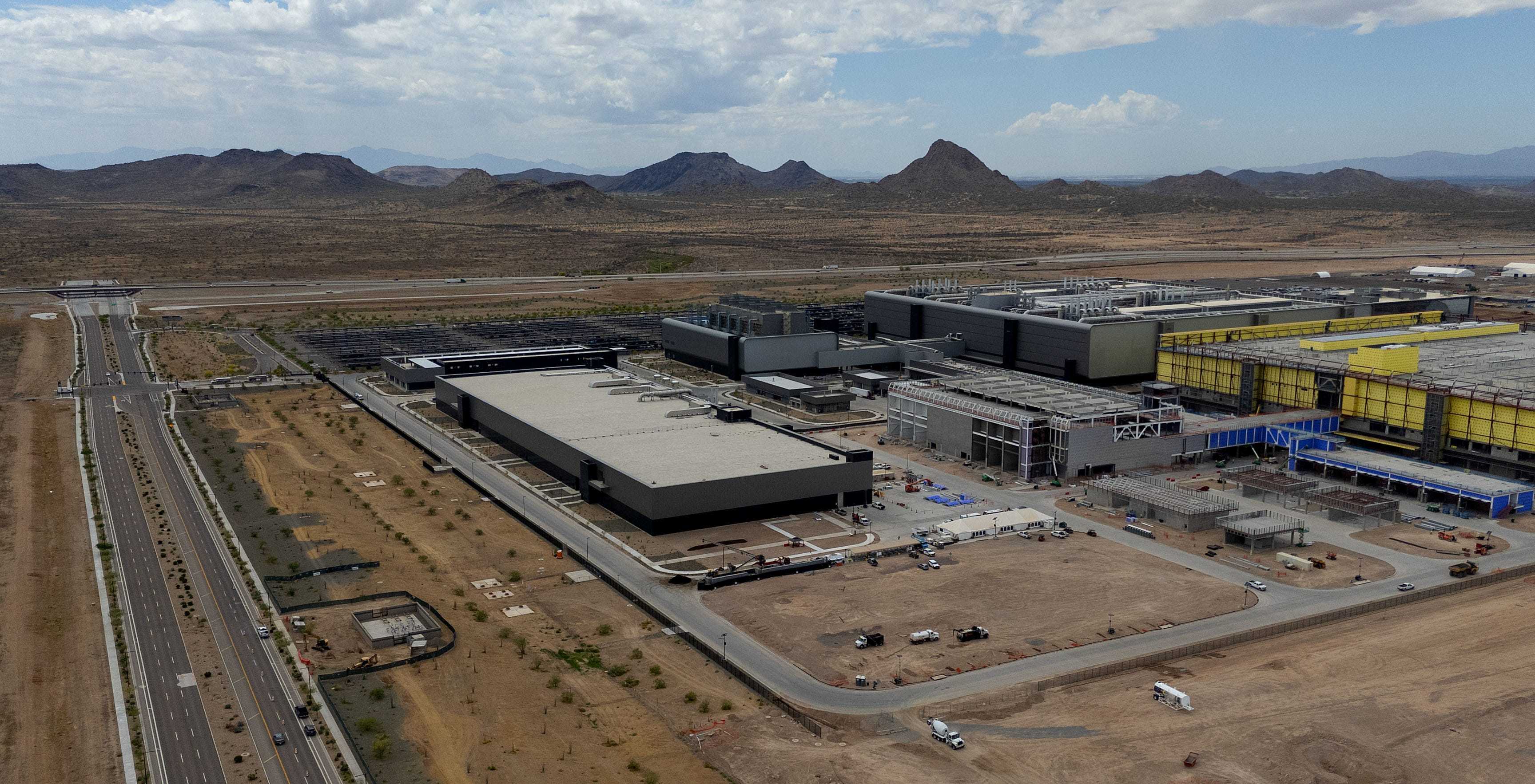 【明抢！#美方要把台半导体4成供应链搬到美国# 】1月15日，美国商务部发布声明