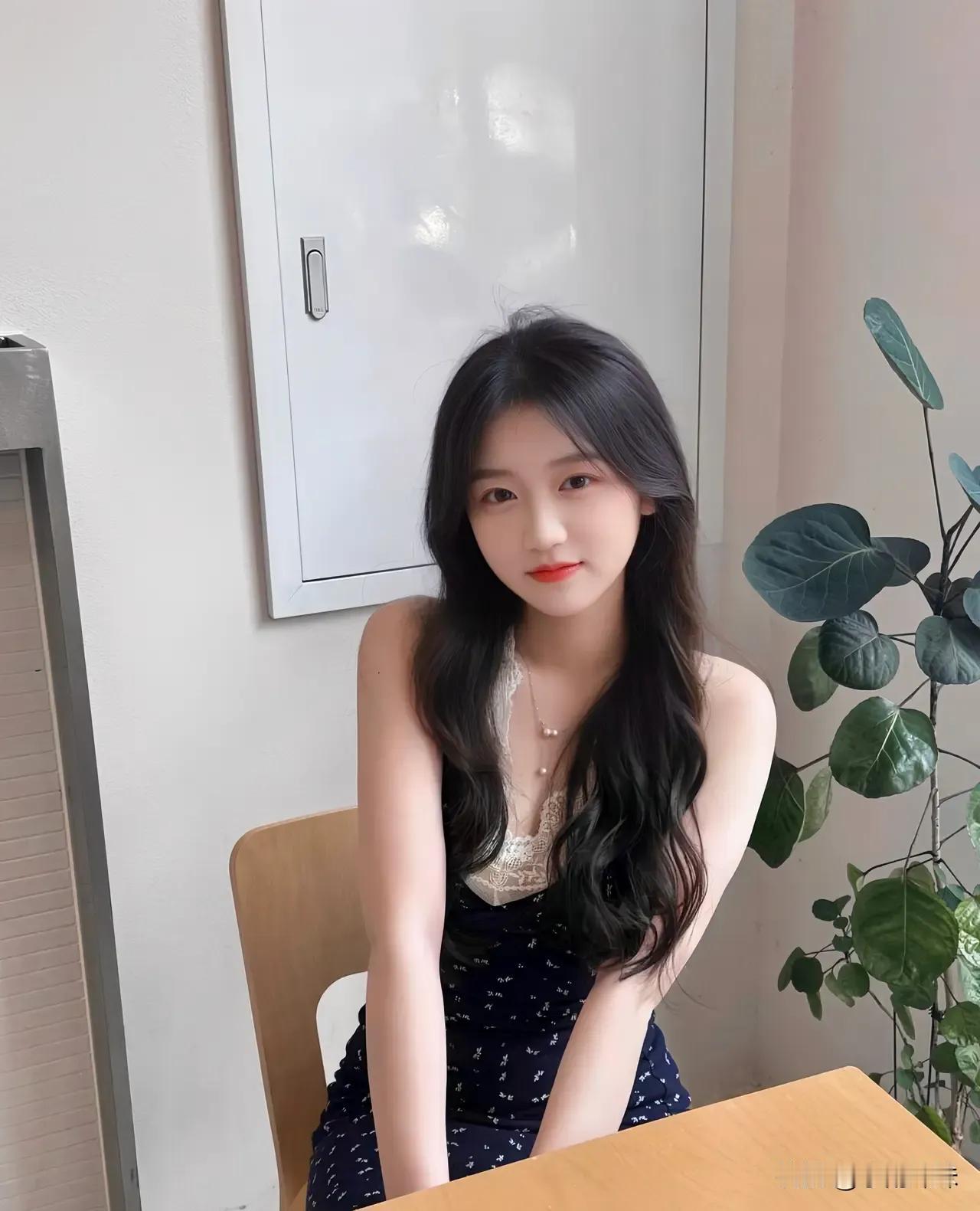 甜美少女风，清新自然，简约优雅，气质出众。