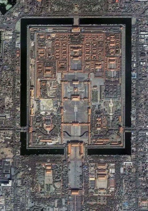 紫禁城的高空鸟瞰图，像不像芯片的电路图 ​​​