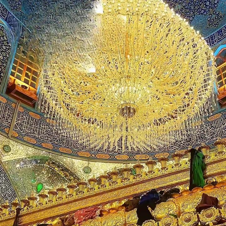 3月2日一声巨响，
伊朗世界遗产玫瑰宫碎了。
精美绝伦的镜厅崩塌，水晶与琉璃散落