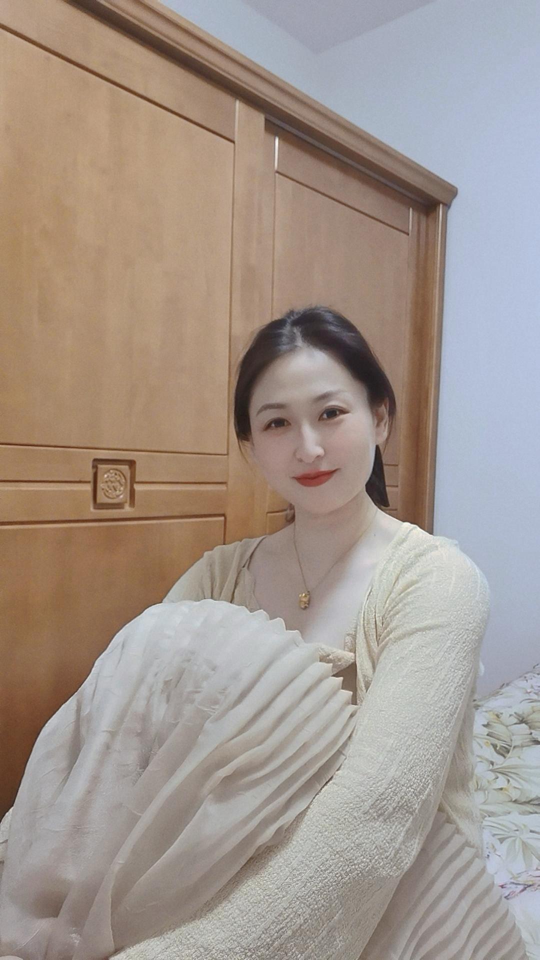 温温柔柔～好喜欢我的裙子吖