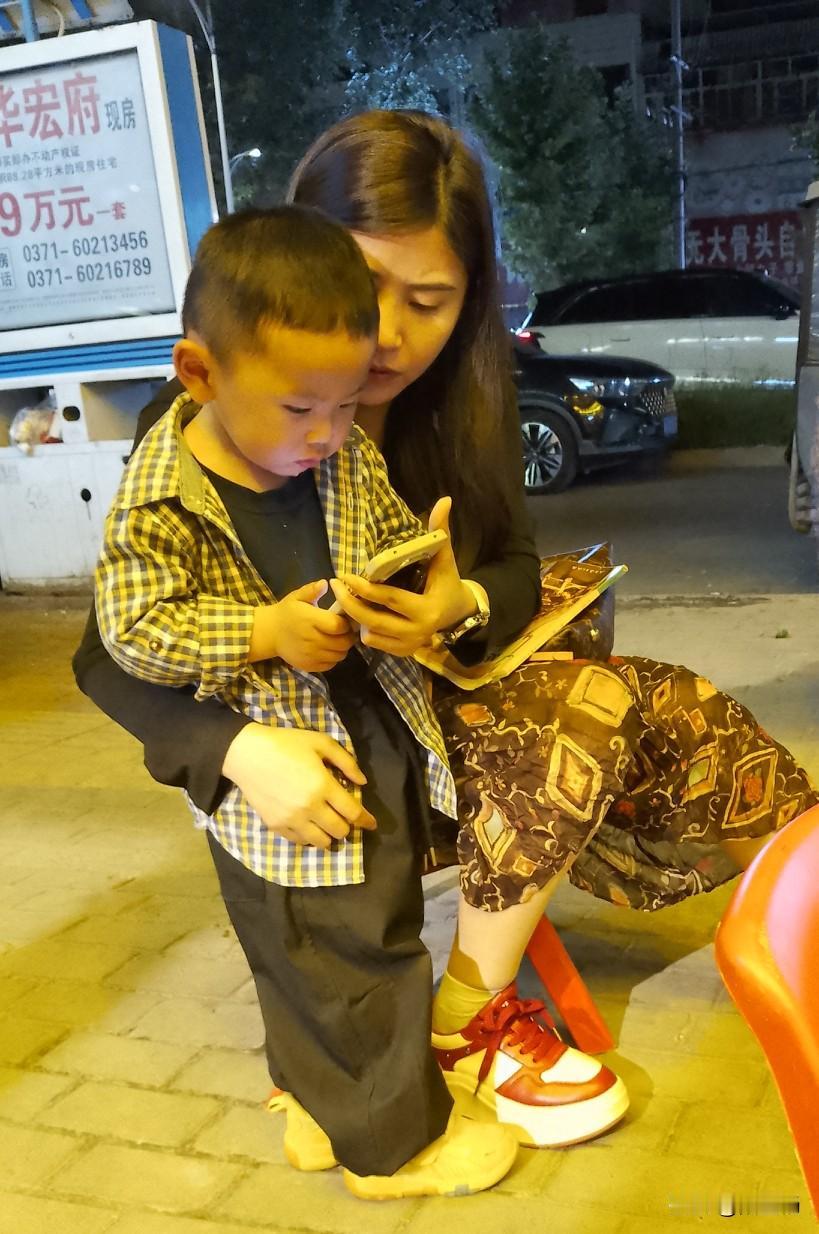 小孙子的惊人表现虽令我失落，却更让我欣慰和喜欢！
五一自驾游是小木子第一次随父母