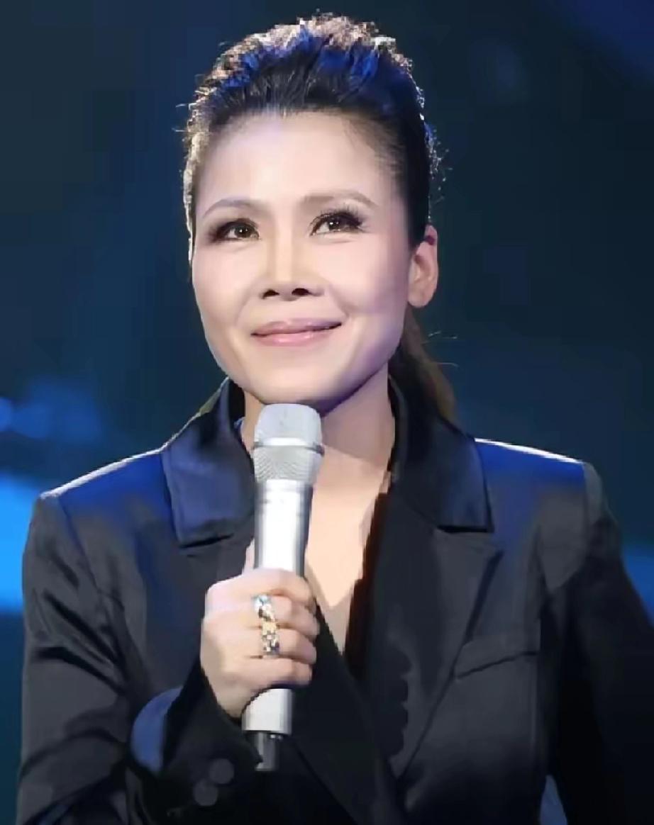 乐坛天后田震的神仙爱情！查出难生育，男友一句话苦等七年
 
       200