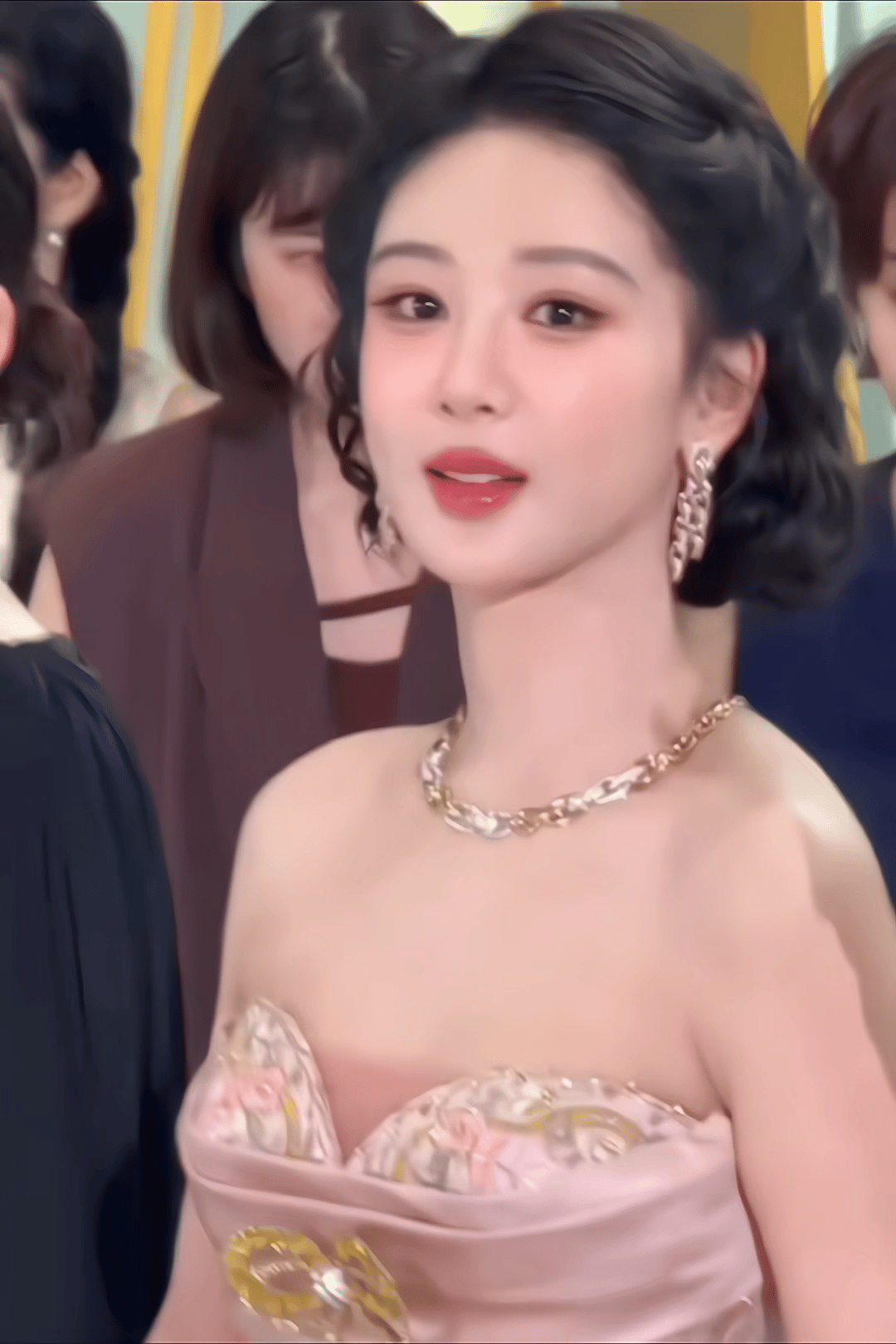 白玉兰内场好萌吧 