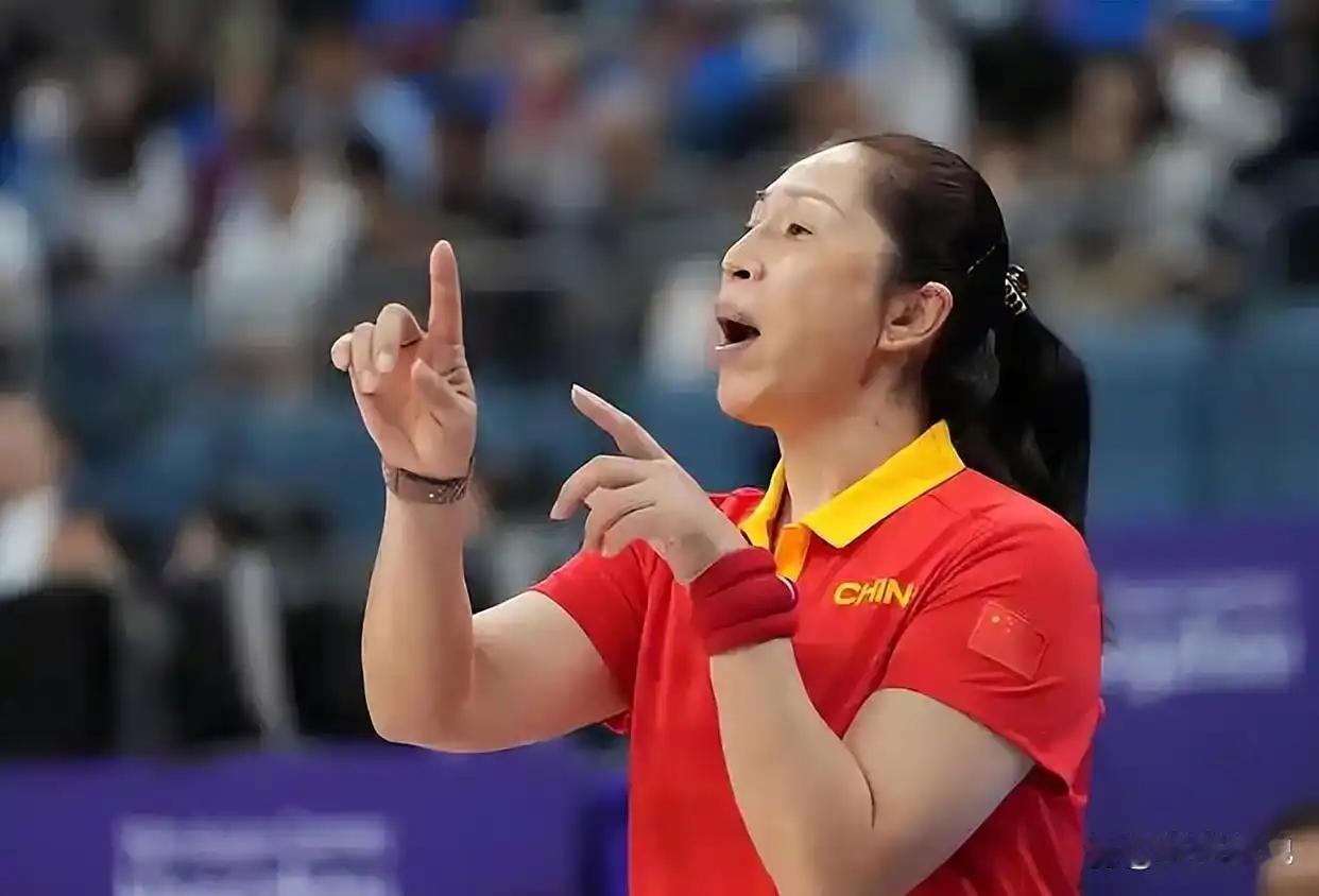 韩旭罗欣棫杨舒予王思雨是这届中国女篮的核心，都没有参加长期封闭性集训，是郑薇指导