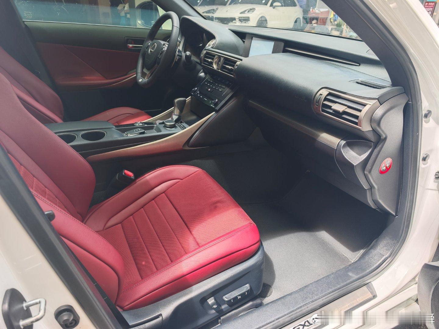 绝版车型 雷克萨斯IS250 F-sport版​最后一代 V6 2.5L自吸发动