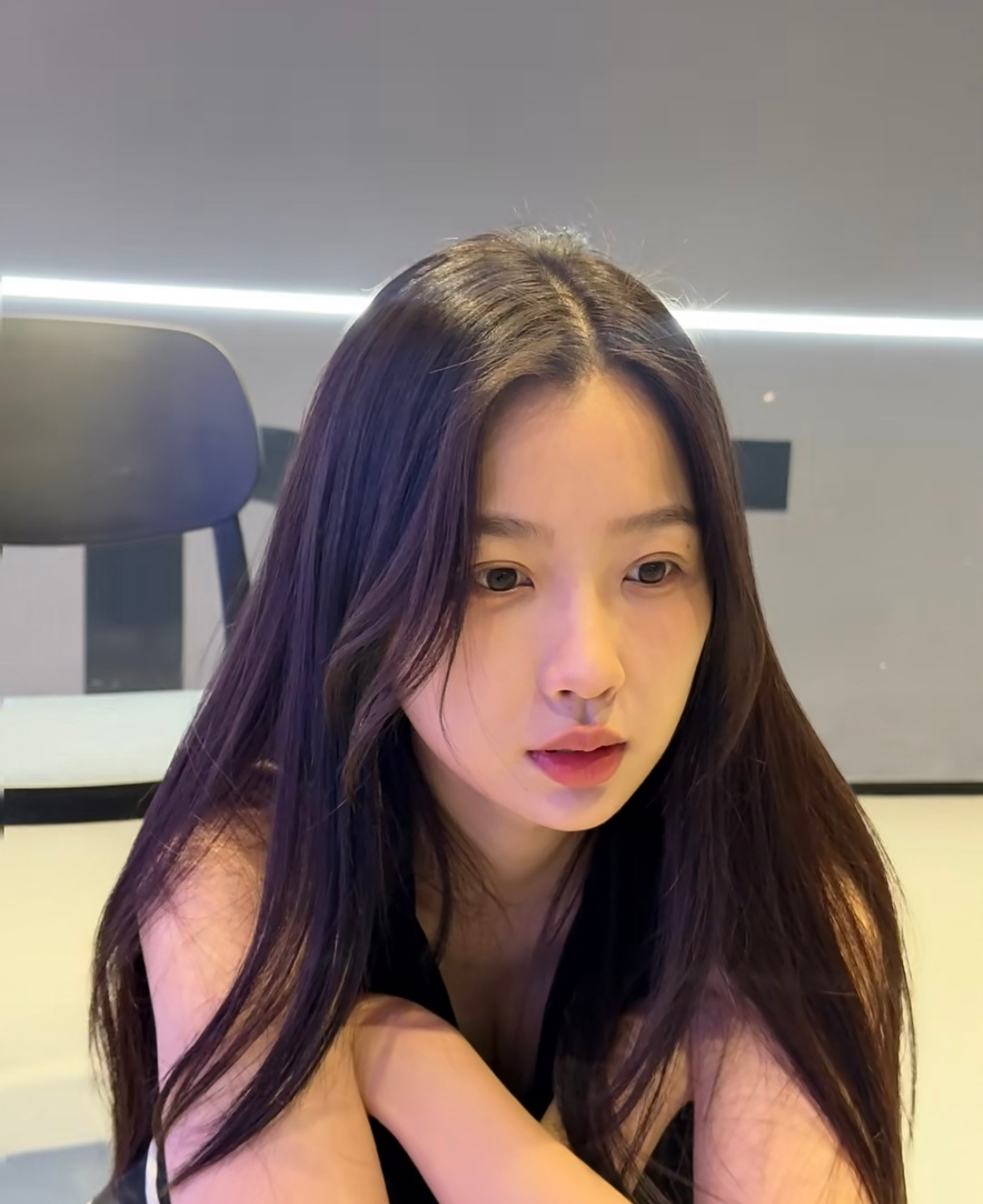 虞书欣今日营业还晒了粉丝送给她的手机壳