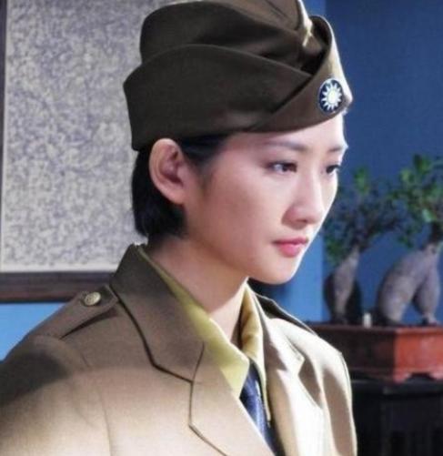 1938年，41岁戴笠借口加班，把秘书余淑衡，带到了卧房，戴笠递给她一杯咖啡：“